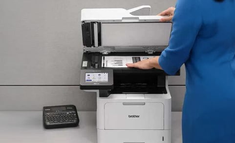 ¿Buscando beneficios reales? Inversión tecnológica y por qué la multifunción Brother es tu mejor ROI